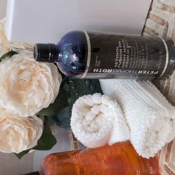 Peter Thomas Roth Retinol Fusion Pm Night Serum 6.7oz with Free Cleanser - Picture 1 of 10